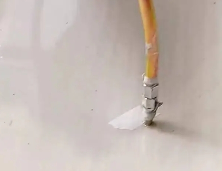 永登瓷砖空鼓维修公司专业解答在瓷砖铺贴过程中，如果使用的砂料过粗（如全部使用了粗砂），可能会导致以下问题